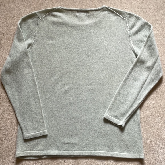 SUTTON STUDIO 100% CASHMERE crew neck long sleeve sweater. Size Large - Picture 3 of 4